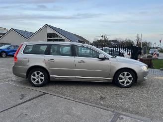 Volvo V-70 2.0 T4 Inscription Edition Pano picture 3