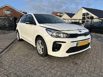 uszkodzony samochody osobowe Kia Rio 1.2 GT Line - dealer onderhouden | 2020/2