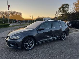 Volkswagen Golf 1.6 TDI Highline Business R picture 12