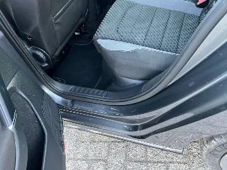 Volkswagen Golf 1.6 TDI Highline Business R picture 17