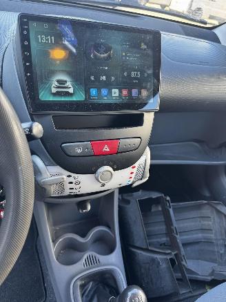 Peugeot 107  picture 14