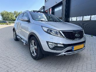damaged passenger cars Kia Sportage 2.0 X-clusive 2011/3