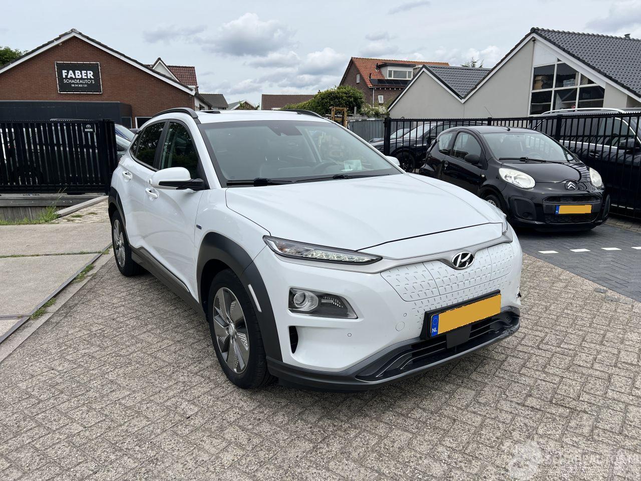 Hyundai Kona EV Premium 64 kWh Panorama!