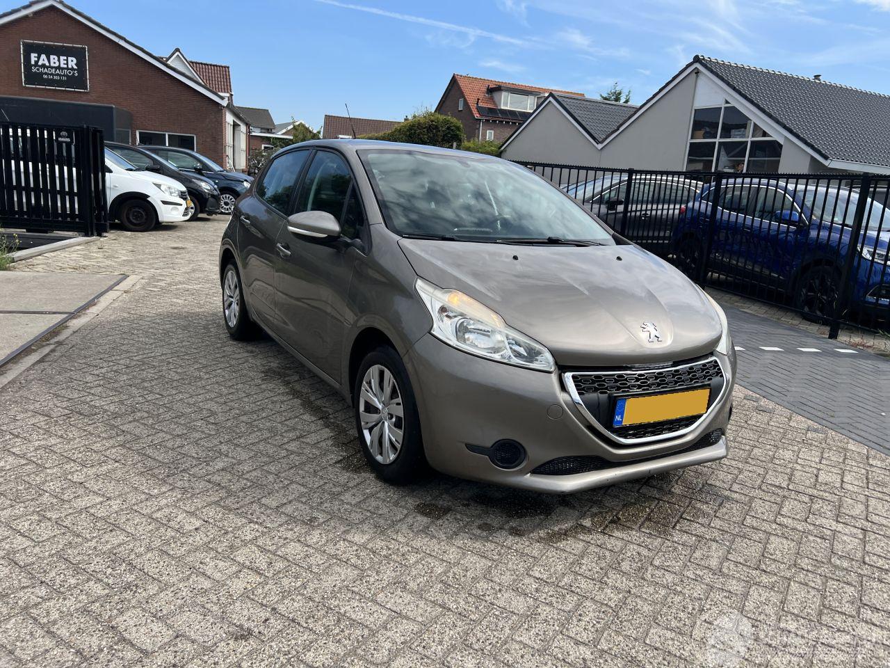 Peugeot 208 1.2 VTi Blue Lease Executive  165.378 KM !!