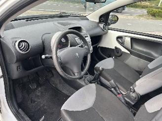 Peugeot 107 1.0 Access Accent | 88.469 km!! picture 18