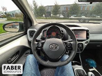 Toyota Aygo 1.0 VVT-i x-play | 14.325 km!! picture 16