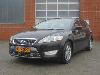 krockskadad bil auto Ford Mondeo Trend 2.0-16V Stationwagon, Climate& Cruise control, Navi, Trekhaak 2007/11