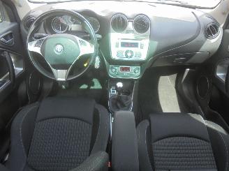 Alfa Romeo MiTo Distinctive 1.4 Turbo, Panorama, Climate & Cruise control picture 11