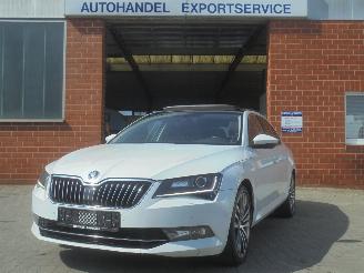 Vaurioauto  passenger cars Skoda Superb 2.0 TDI Ambition Business, Panorama, Navi, DAB+, Climate & Cruise 2016/9