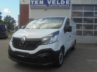 damaged commercial vehicles Renault Trafic 1.6 DCi 88kw, Airco, Trekhaak 2015/7