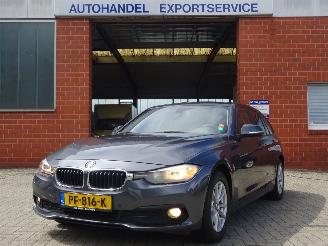 Vaurioauto  passenger cars BMW 3-serie 318d Advantage Luxury 136pk, Navi, Leer, Climate & Cruise control, pdc 2015/10