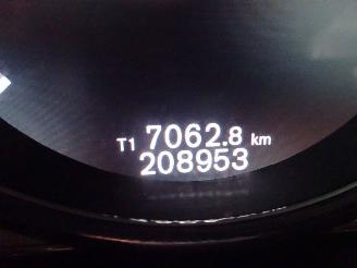 Volvo V-60 2.4 D6 Twin Engine R-Design, Climatecontrol, Parkeersensoren picture 17