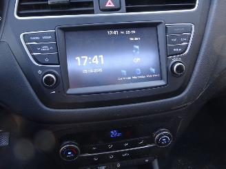 Hyundai I-20 120pk, Panorama, Navi, DAB+, Lane asist, Stuur en stoelverw. picture 17