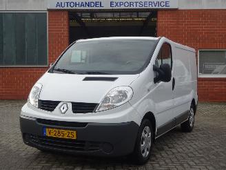 krockskadad bil bedrijf Renault Trafic 2.0 dCi T27 L1H1 Générique, Trekhaak, Radio-Bleutooth, schuifdeur 2014/6