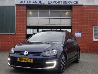 damaged passenger cars Volkswagen Golf GTE Pug-in Hybride 110kw, Panorama, Lane assist 2015/12