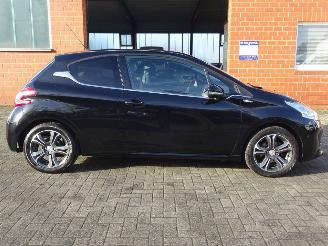 Peugeot 208 1.2i Intuitive, Leer, Navi-MMS, Cruise & Climate picture 6