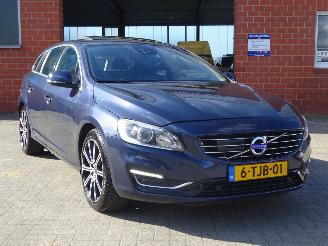 Volvo V-60 V60 Kombi Summum AWD Plug-In Hybride, Leer, Navi, Schuifdak picture 3