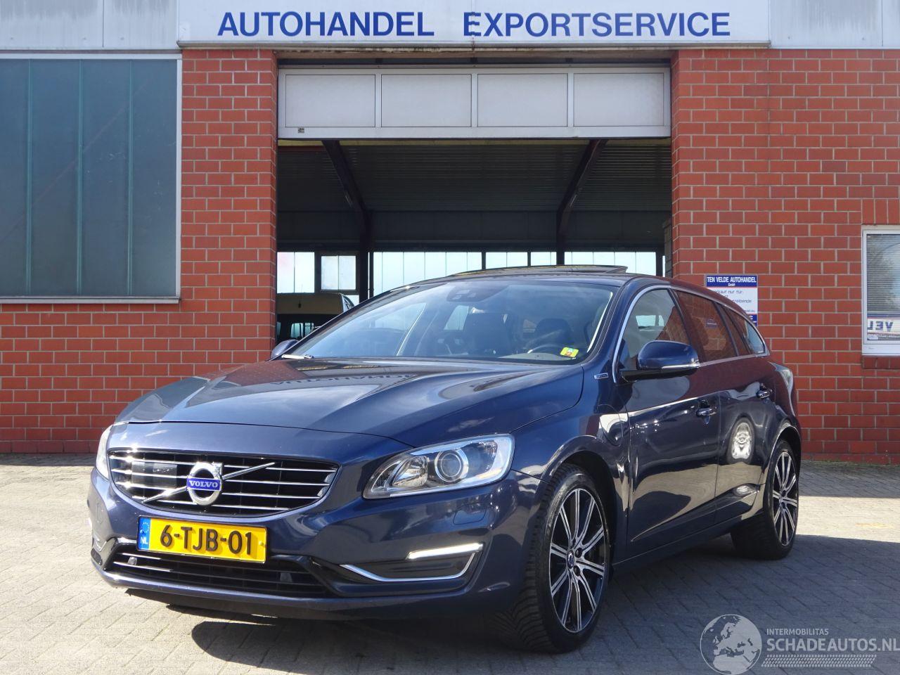 Volvo V-60 V60 Kombi Summum AWD Plug-In Hybride, Leer, Navi, Schuifdak