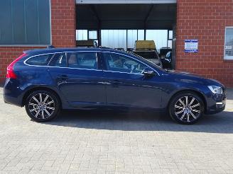 Volvo V-60 V60 Kombi Summum AWD Plug-In Hybride, Leer, Navi, Schuifdak picture 6