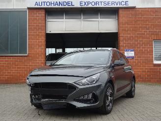 krockskadad bil auto Hyundai I-30 Stationwagon 88kw Hybride, Climate & Cruise, Navi, Laneassist 2023/10