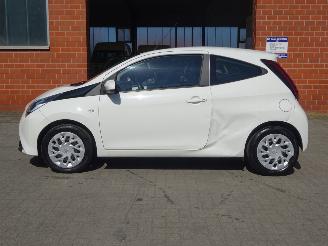 Toyota Aygo X Play 1.0 VVT-i, Airco, Cruise ontrol, MMS, Camera picture 9