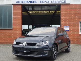 Damaged car Volkswagen Golf Comfortine Allstar 81kw DSG Automaat, Adaptive cruise, Climate control 2016/3