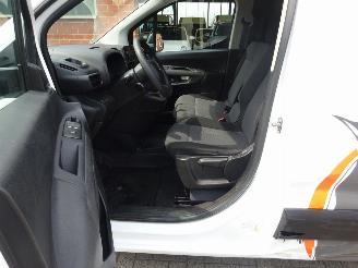 Citroën Berlingo \"Club\" 1.2i 81kw/110pk Euro6, Airco, Cruise, Schuifdeur, 3 zitplaatsen picture 13