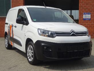 Citroën Berlingo \"Club\" 1.2i 81kw/110pk Euro6, Airco, Cruise, Schuifdeur, 3 zitplaatsen picture 3