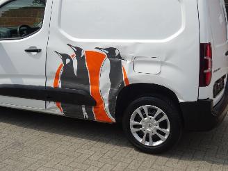 Citroën Berlingo \"Club\" 1.2i 81kw/110pk Euro6, Airco, Cruise, Schuifdeur, 3 zitplaatsen picture 11