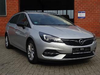 Opel Astra Sports Tourer Edition 110pk Euro6, Navi, Climate & Cruise picture 3
