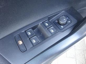 Volkswagen Polo Life 1.0i 59kw Benzine, Airco, Cruise, DiGi, Apple, Android, PDC picture 12