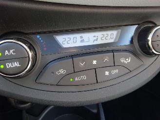 Toyota Yaris Hybrid, Panorama, Leer, Navi, Cruise & Climate control picture 23