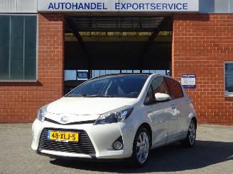 Vaurioauto  passenger cars Toyota Yaris Hybrid, Panorama, Leer, Navi, Cruise & Climate control 2012/7