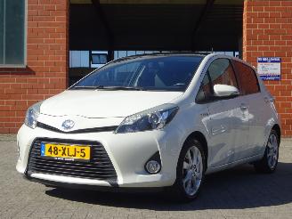 Toyota Yaris Hybrid, Panorama, Leer, Navi, Cruise & Climate control picture 2