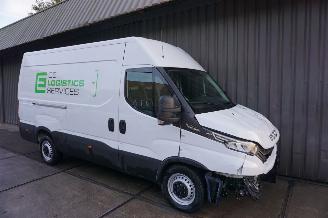 Iveco Daily 2.3D 101kW Automaat 35S14V  352L H3 picture 2