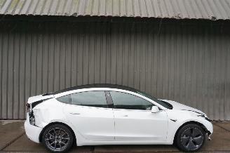 Damaged car Tesla Model 3 60kWh 175kW Leder Standard RWD Plus 2019/12