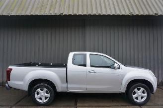 damaged commercial vehicles Isuzu D-Max 2.5 120kW Automaat 4X4 Airco Extended Cab LS 2016/1