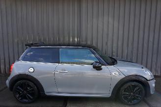 Damaged car Mini Cooper S 2.0 141kW Clima Stoelverwarming Automaat Serious Business 2017/12