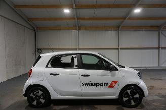 damaged passenger cars Smart Forfour 18kWh   NO PAPERS / GEEN REGISTRATIE PAPIEREN 2018/7