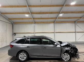 Coche accidentado Skoda Octavia 1.5TSI 85kW MHEV Business Edition 2024/10