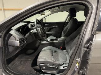 Jaguar XE 2.0D 120kW Automaat Clima Navi Pure picture 13