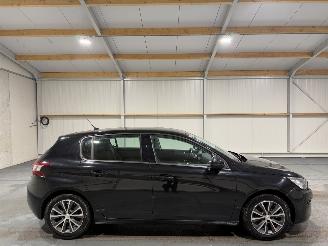 Vaurioauto  passenger cars Peugeot 308 1.2 PureTech 81kW Blue Lease Clima 2016/12