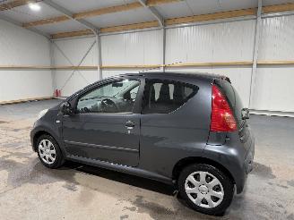 Peugeot 107 1.0 -12V 50kW XR picture 11