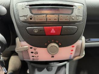 Peugeot 107 1.0 -12V 50kW XR picture 25