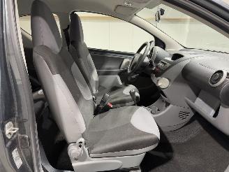 Peugeot 107 1.0 -12V 50kW XR picture 21