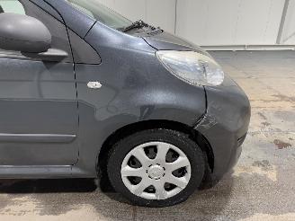 Peugeot 107 1.0 -12V 50kW XR picture 13