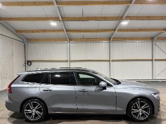 Damaged car Volvo V-60 2.0B3 120kW Automaat Momentum Advantage 2020/10