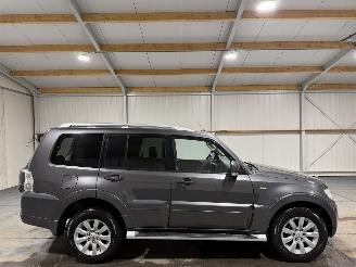 uszkodzony samochody ciężarowe Mitsubishi Pajero 3.2 DI-D 147kW Automaat Leder 4X4 Instyle Side Window Van 2011/3