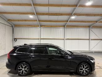 Damaged car Volvo V-60 2.0B3 120kW Automaat Essential 2022/7