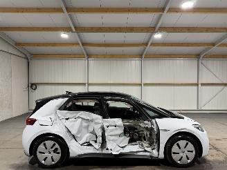 krockskadad bil auto Volkswagen ID.3 58kWh Pro 107kW 2022/11